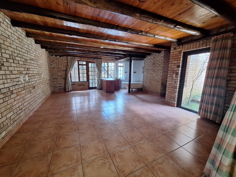 5 Bedroom Property for Sale in Mooivallei Park North West